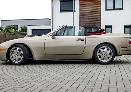 Porsche 944 S2