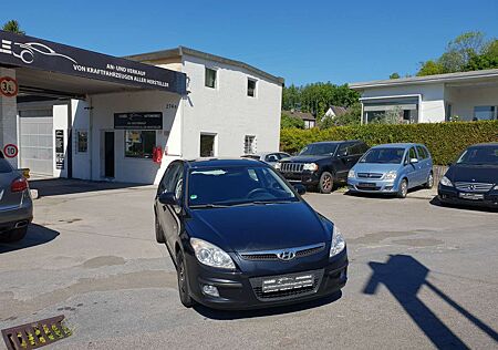Hyundai i30 1.6 CRDi Style GUTER ZUSTAND KLIMAAUTOMATIK TÜV