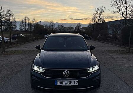 VW Tiguan Volkswagen 2.0 TDI SCR DSG ACTIVE