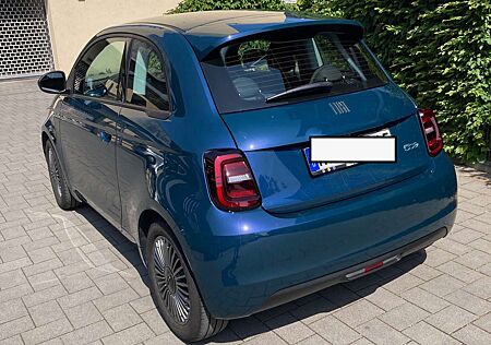 Fiat 500E ICON Ozean Grün Metallic