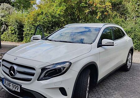 Mercedes-Benz GLA 200 7G-DCT Urban, AHK, Totwinkel Assistent