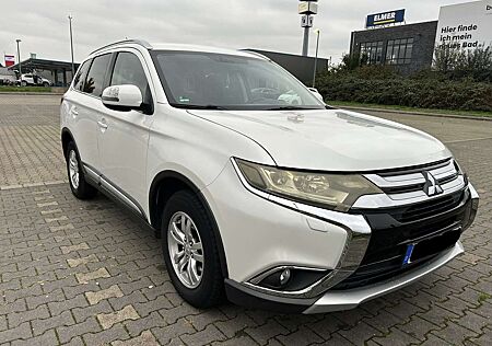 Mitsubishi Outlander gebraucht kaufen Mitsubishi Outlander 2.2 DI-D 4WD Aut. Plus