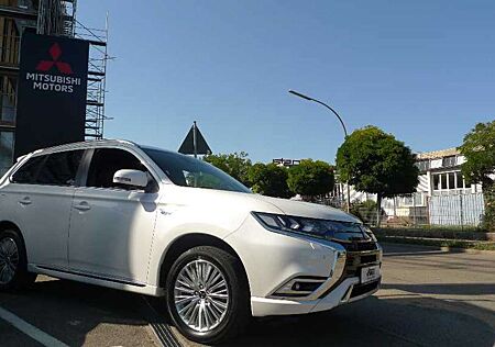 Mitsubishi Outlander Plug-in Hybrid TOP 2.4 pearl 4WD