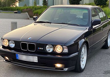 BMW M5 e34