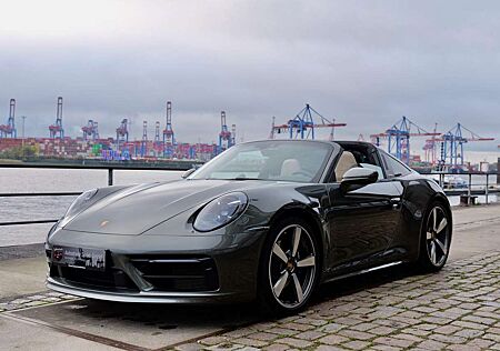 Porsche 992 Targa 4 Heritage Package