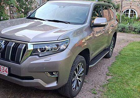 Toyota Land Cruiser 2.8 AUTOM. EXEC. NAVI AHK TOP-ZUSTAND! *58 000KM*