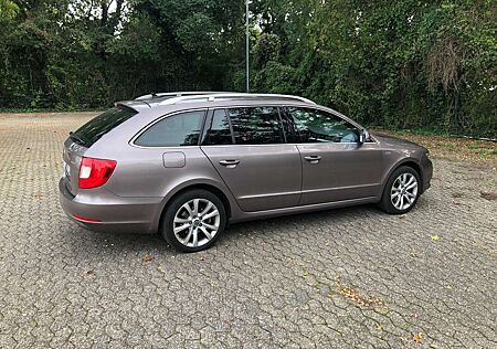 Skoda Superb Combi 2.0 TDI DSG FAMILY