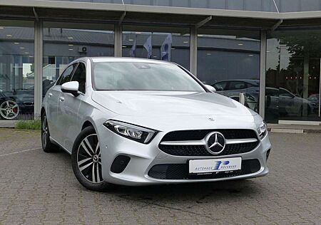 Mercedes-Benz A 200 d Aut. Navi LED Kamera MBUX Teilleder