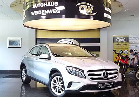 Mercedes-Benz GLA 200 Navi Cam PDC Xenon 2 Hand erst 52112KM