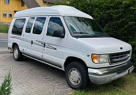 Ford Econoline E150 V8
