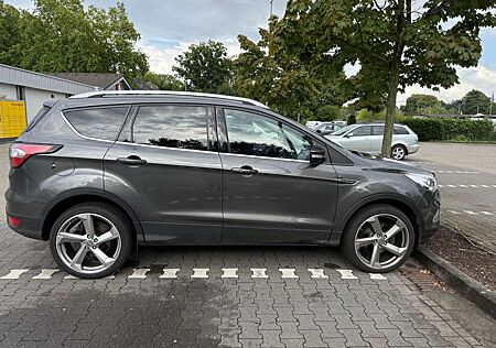 Ford Kuga 1.5 EcoBoost 2x4 Titanium