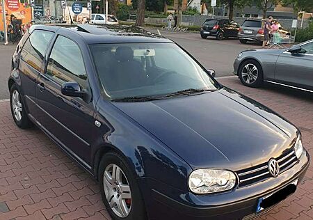 VW Golf Volkswagen Tüv 2026. Motor und getriebe laufen einwandfrei.