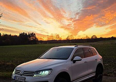 VW Touareg Volkswagen R-Line, AHK, LED, Panodach, Scheckheft
