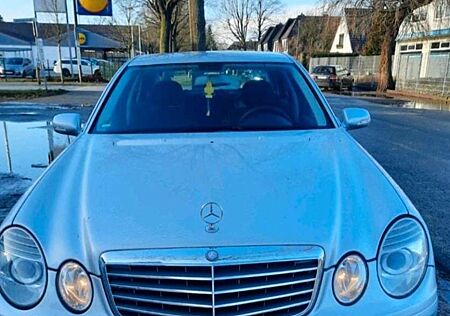Mercedes-Benz 220