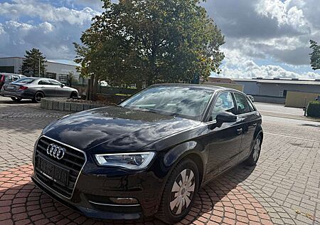 Audi A3 1.6 TDI attraction KAMERA+XENON+NAVI+ACC+SPUR
