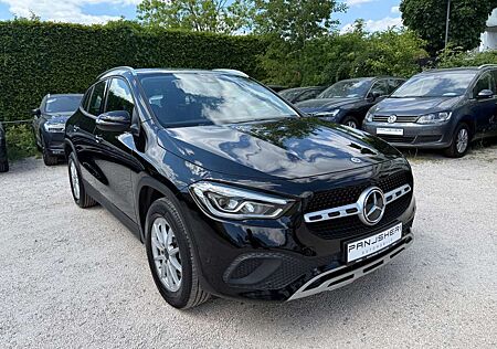 Mercedes-Benz GLA 180 GLA180d 8G-DCT Navi+LED+AHK+Leder/1.Hand