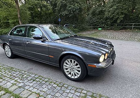 Jaguar XJ 4.2 XJ8 LWB ESSD Leder soft 4xSHZ Luftfed.