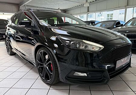 Ford Focus Turnier ST RECARO NAVI SHZ PDC