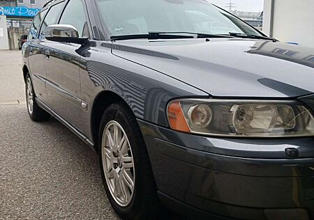 Volvo V70 2.5l Turbo 2hd. durchgeschraubt top Zustand !