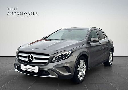 Mercedes-Benz GLA 200 GLA *Xenon*Scheckheft*Tüv-Neu*