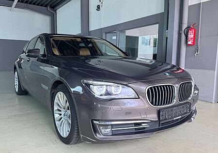 BMW 740 d INDIVIDUAL+Glasdach+Kamera+ Soft-Close+HUD