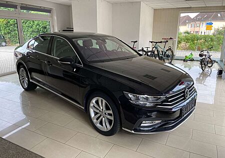 VW Passat Volkswagen Lim. Elegance,Navi,Teilleder,beh. Frontsc