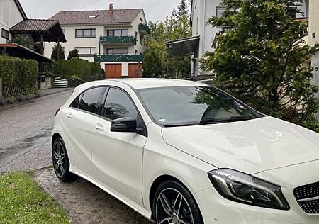 Mercedes-Benz 220