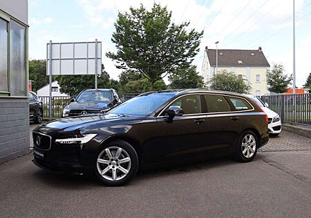 Volvo V90 Kombi Momentum AWD Pano B&W LED Navi HUD