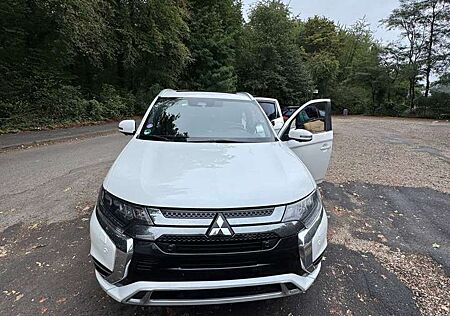 Mitsubishi Outlander 2.4 4WD Plug-In Hybrid Top, 3 Jahre Anschl.Garant