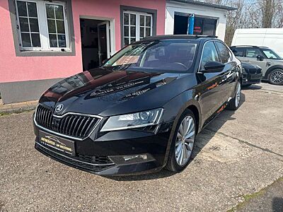 Skoda Superb 4x4 /AHK/Standheizung/ACC/Keyless/Pano/