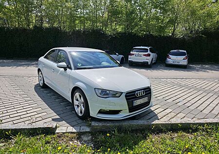 Audi A3 2.0 TDI (clean diesel) S tronic Ambiente