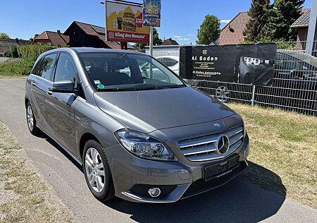 Mercedes-Benz B 180 Navi Klima 8-fach-Bereift 2 Hand