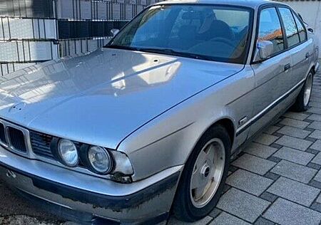 BMW 525 i E34