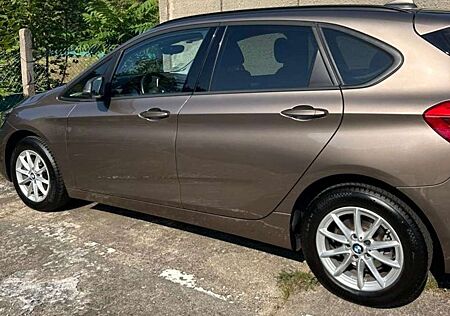 BMW 220i 220 1. Hand, Navi, Automatik, Kameras, Sitzhzg.