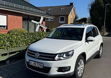 VW Tiguan Volkswagen 2.0 TDI CUP BMT I Standheizungl l AHK I Panorama |
