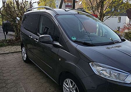 Ford Tourneo Courier 1.0 EcoBoost Titanium