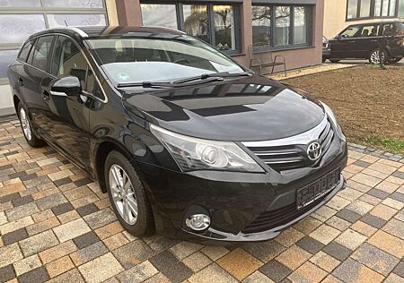 Toyota Avensis Kombi Life 2,0 D4-D original wenig KM