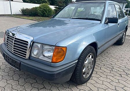 Mercedes-Benz E 260 Oldtimer mit H-Kennzeichen