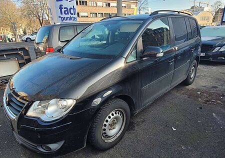 VW Touran Volkswagen 140 PS sauber, startet nicht