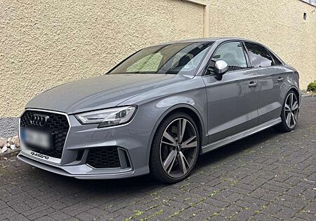 Audi RS3 Quattro s-tronic