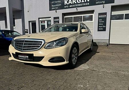 Mercedes-Benz E 200 T-Modell BlueTec 2 Hand Scheckheft