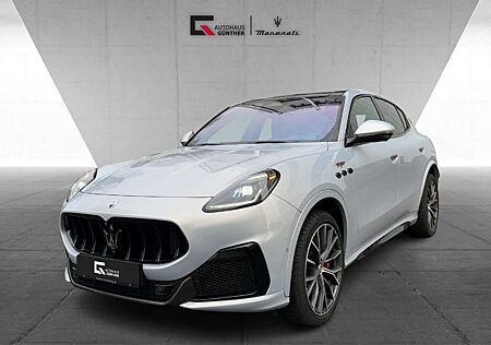 Maserati Grecale Trofeo 3.0 V6 530HP - Pano-Carbon-360