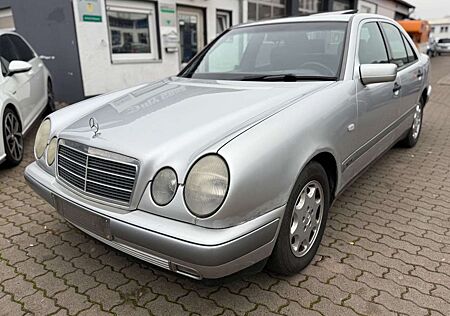 Mercedes-Benz E 200 CLASSIC KLIMA AUTOMATIK