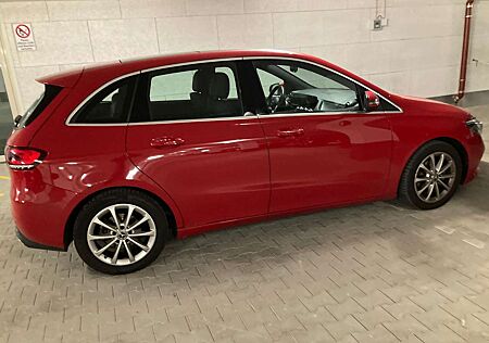 Mercedes-Benz B 180 7G-DCT Style