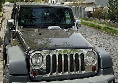 Jeep Wrangler Unlimited+2.8+CRD+DPF+Automatik+Sport