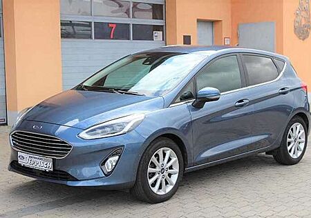 Ford Fiesta TITANIUM LED + NAVI + PDC