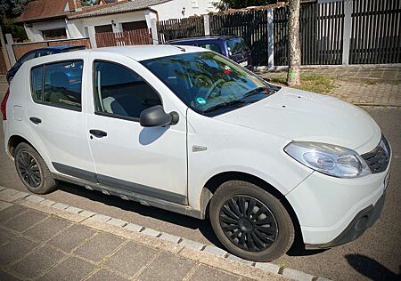 Dacia Sandero 1.6 MPI Laureate