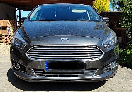 Ford S-Max Titanium