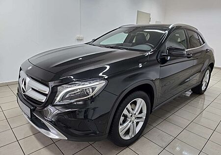 Mercedes-Benz GLA 250 4Matic Xenon Navi Telefon Kamera AHK 18"