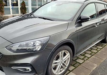 Ford Focus Turnier Active X*Navi*Winterpaket*LED* - 8-fach